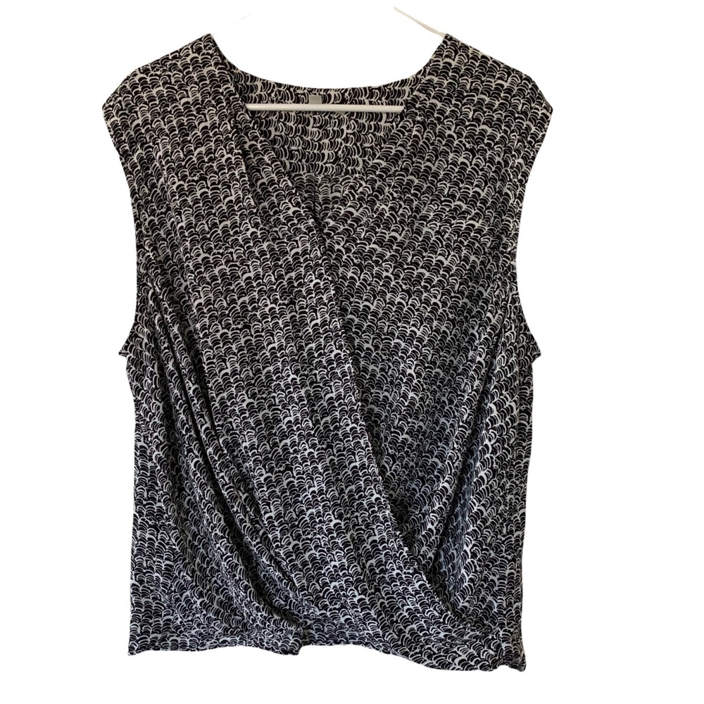 Halogen black and white sleeveless v-neck soft drape blouse Size XL